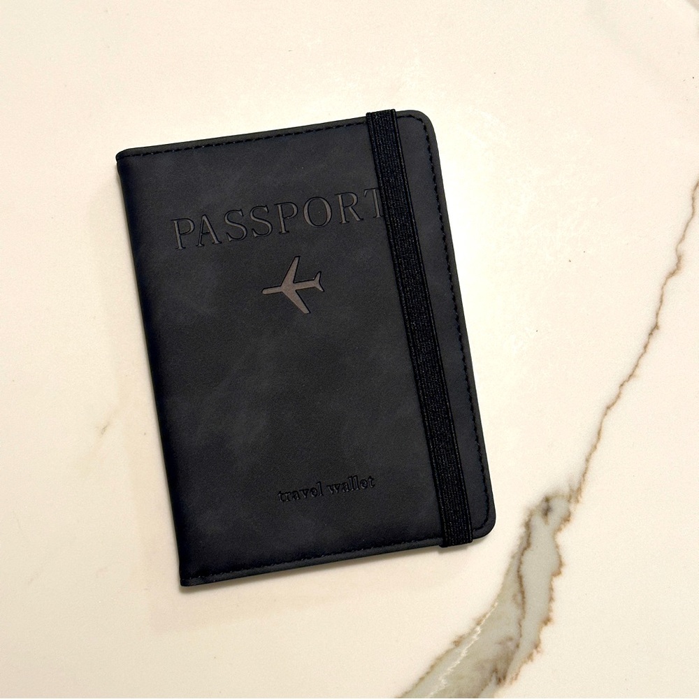 PU Leather Card Wallet Passport Pouch, RFID Blocking Passport Holder For Travel